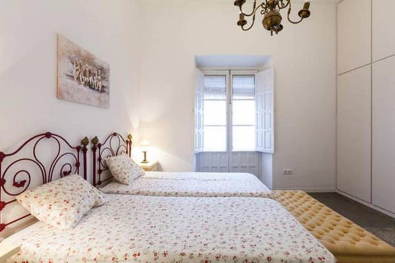 Apartamentos Rg Arenal Sevilha Quarto foto